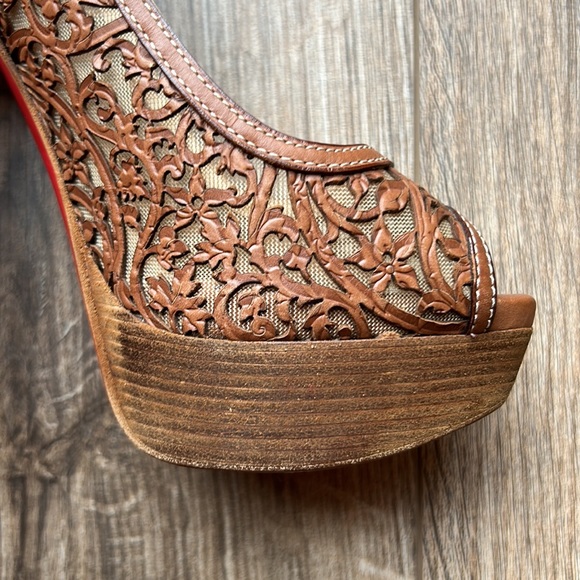 Christian Louboutin Pampas Tan Floral Lasercut Lady Peep Heel | 39 - Picture 5 of 11